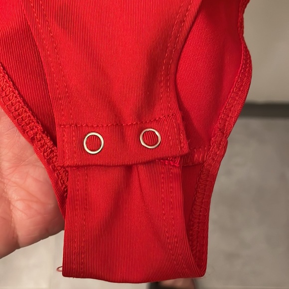 🆕 Levi’s red body suit - Picture 3 of 4